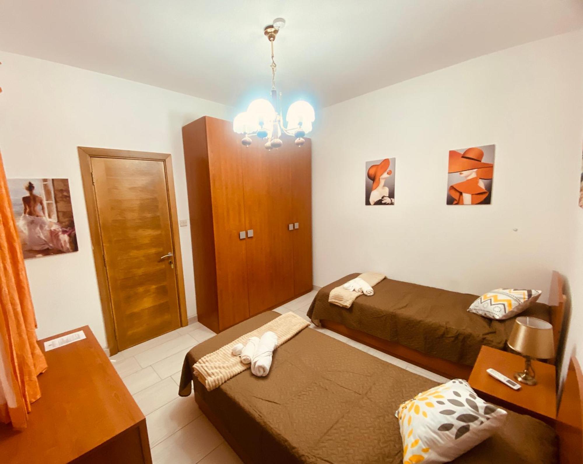 Bugibba Central Modern Apartment 圣保罗湾城 外观 照片